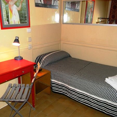 Hostal La Fontana Madryt Zewnętrze zdjęcie
