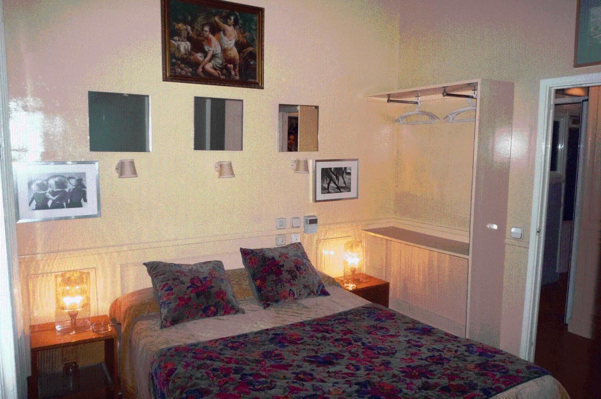 Hostal La Fontana Madryt Zewnętrze zdjęcie