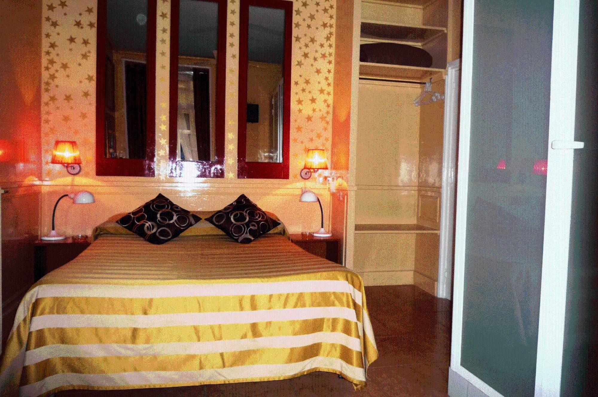 Hostal La Fontana Madryt Zewnętrze zdjęcie