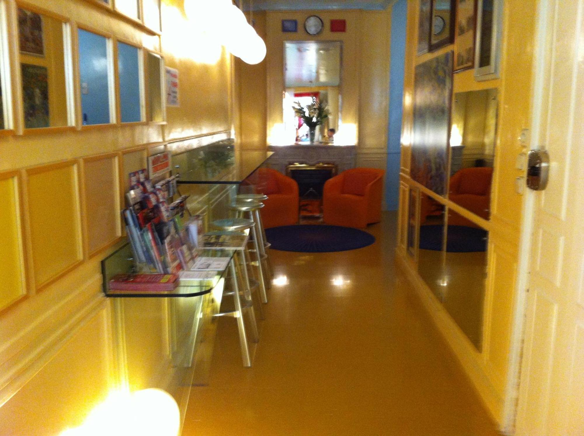 Hostal La Fontana Madryt Zewnętrze zdjęcie