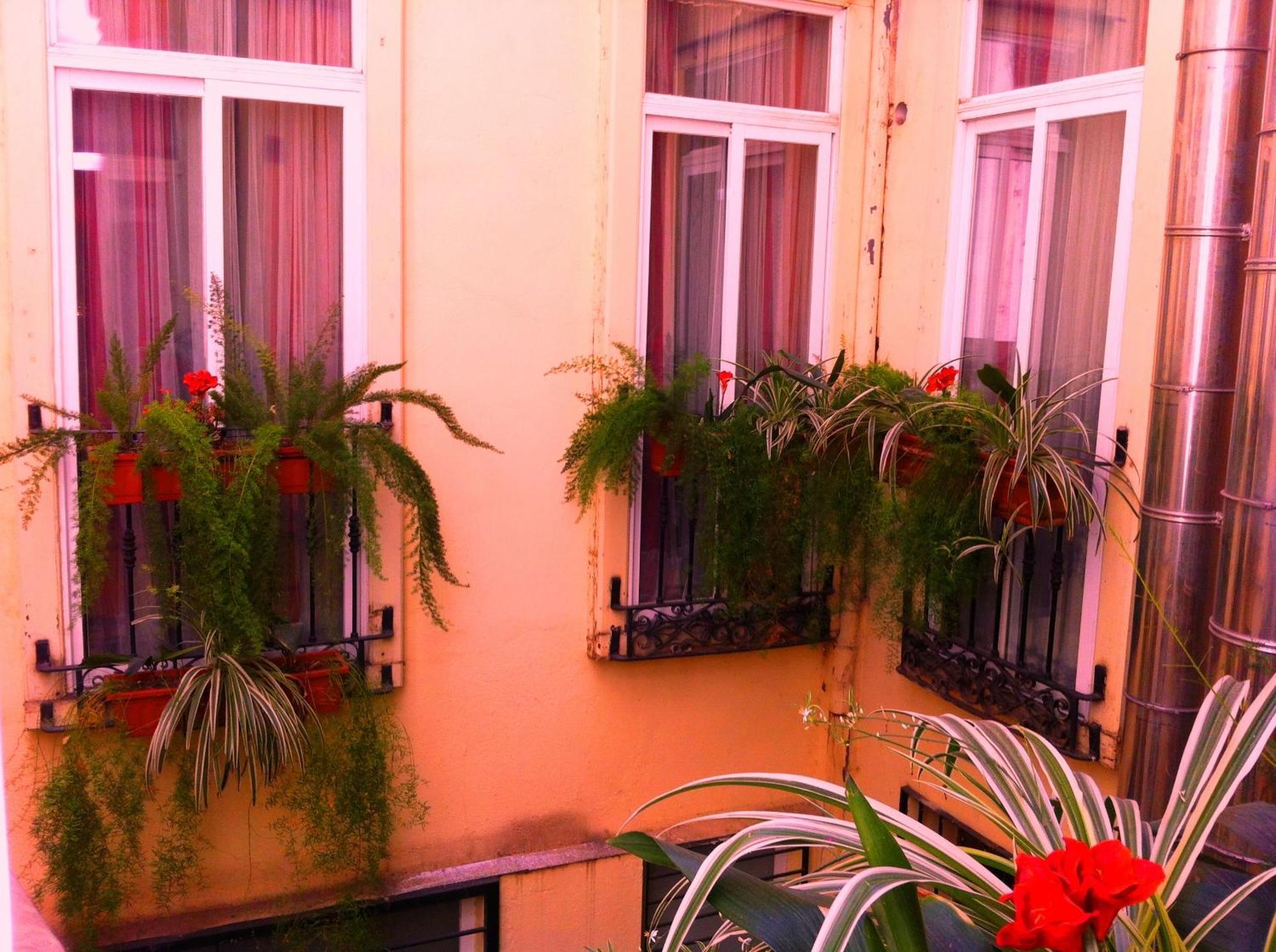 Hostal La Fontana Madryt Zewnętrze zdjęcie