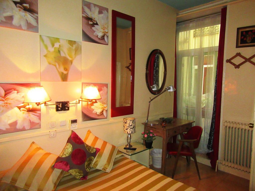Hostal La Fontana Madryt Zewnętrze zdjęcie