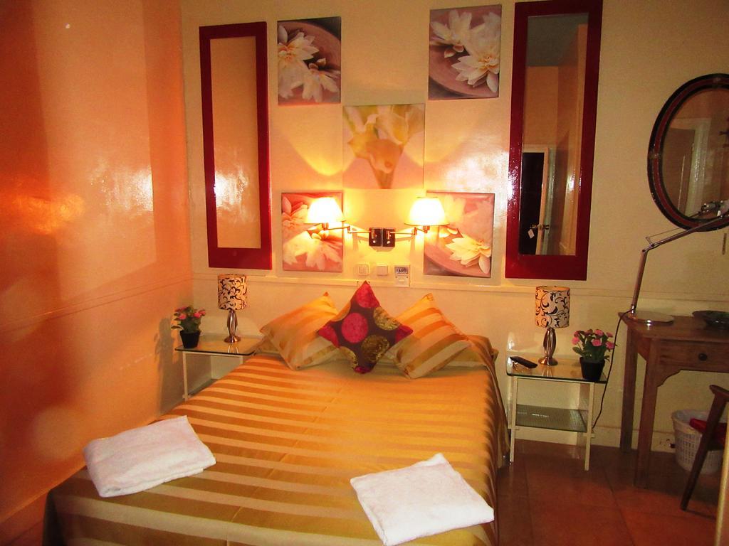 Hostal La Fontana Madryt Zewnętrze zdjęcie