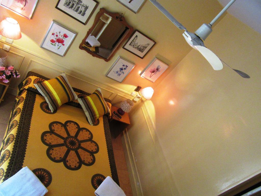 Hostal La Fontana Madryt Zewnętrze zdjęcie