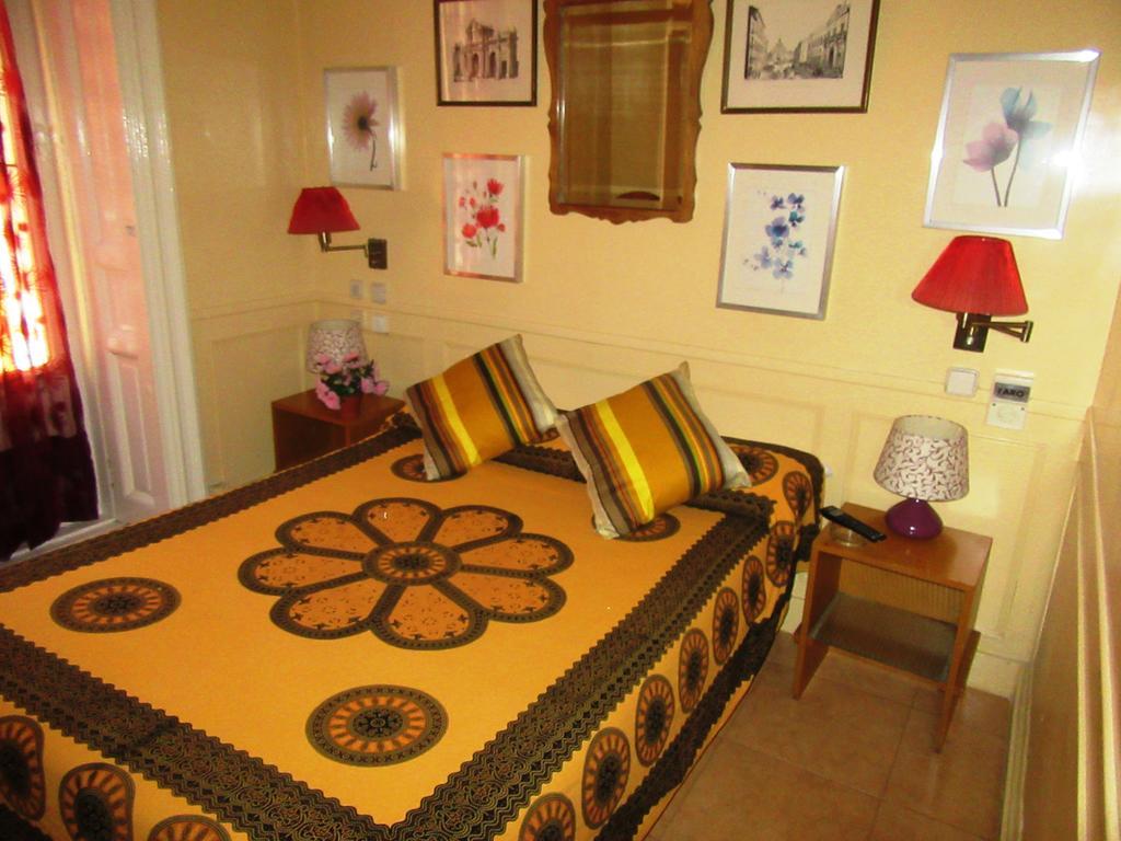 Hostal La Fontana Madryt Zewnętrze zdjęcie