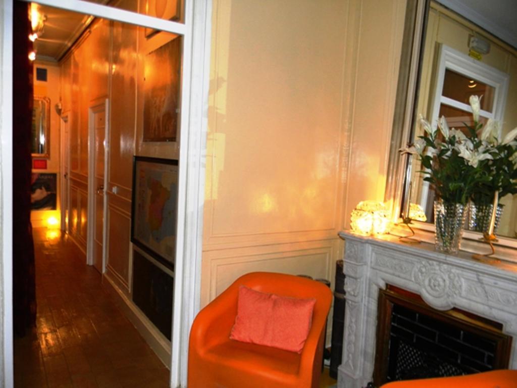 Hostal La Fontana Madryt Zewnętrze zdjęcie