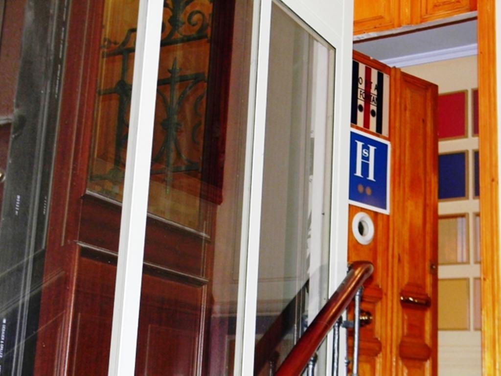 Hostal La Fontana Madryt Zewnętrze zdjęcie