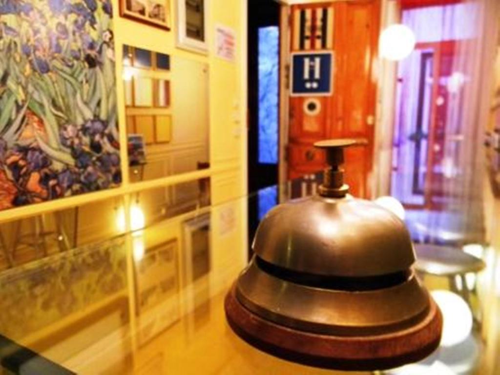 Hostal La Fontana Madryt Zewnętrze zdjęcie