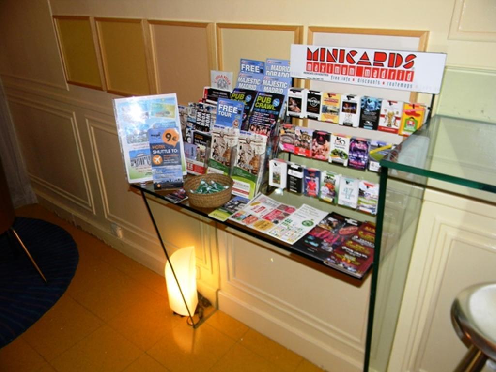 Hostal La Fontana Madryt Zewnętrze zdjęcie