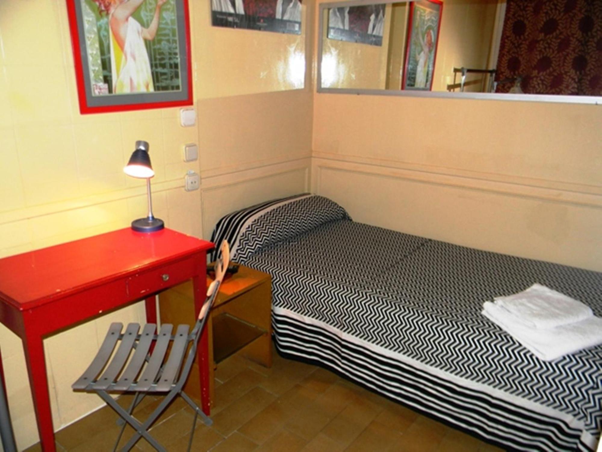Hostal La Fontana Madryt Zewnętrze zdjęcie