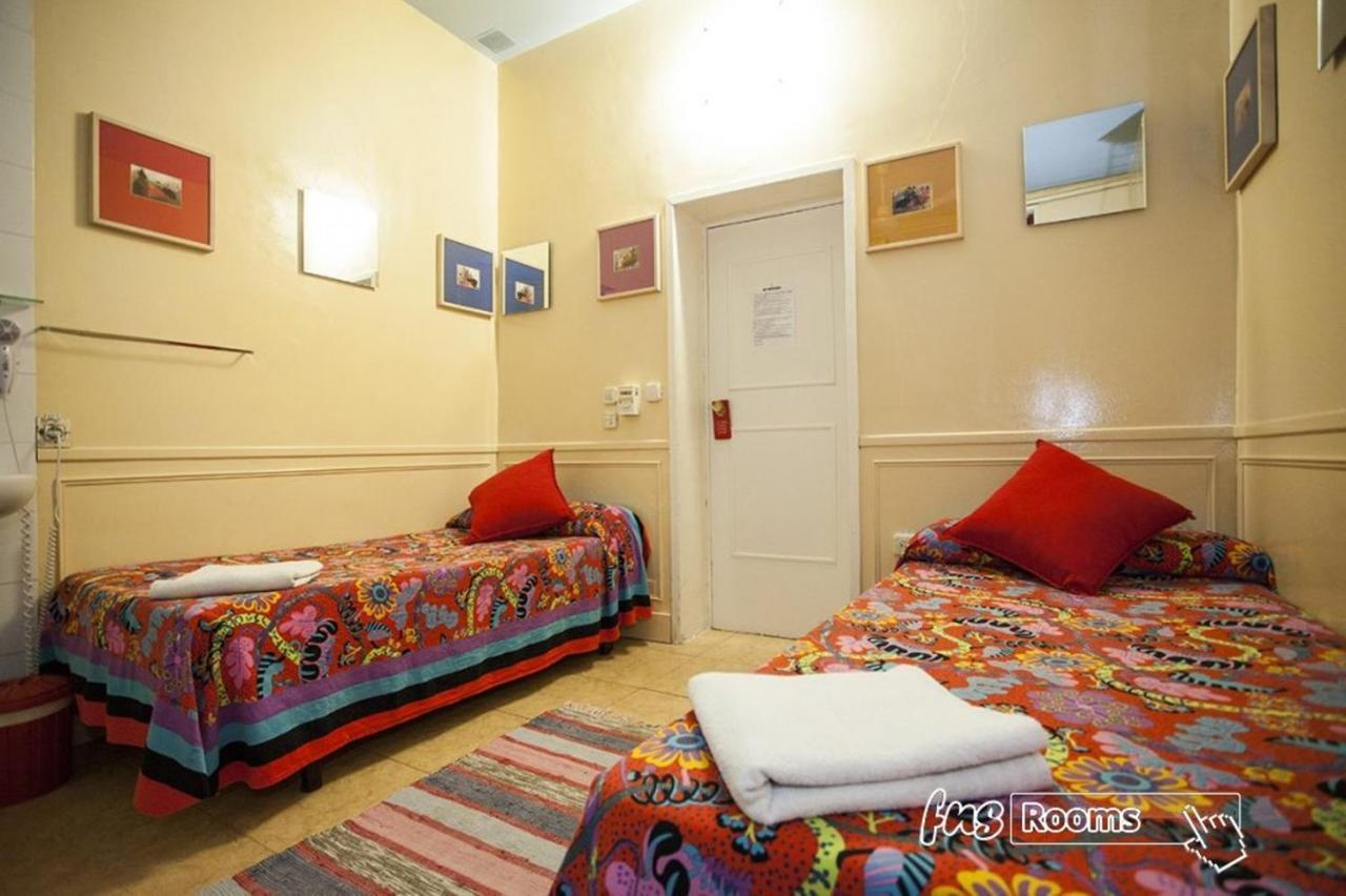 Hostal La Fontana Madryt Zewnętrze zdjęcie